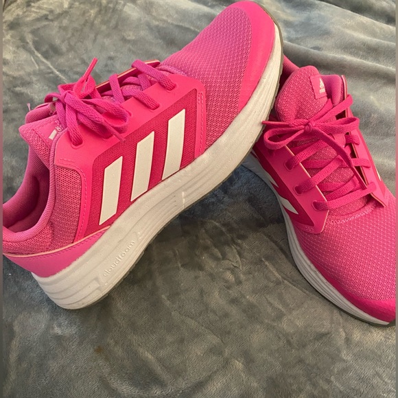 BRAND NEW! Size 9! Pink Adidas Cloud Foam running shoes - Picture 2 of 2